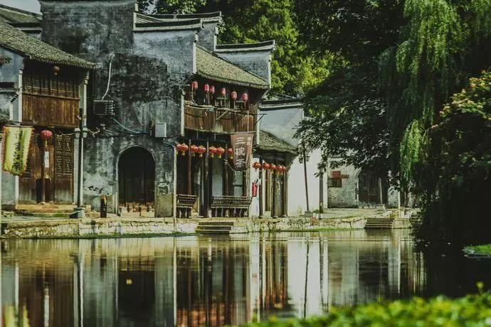 米体:马扎里对红牌判罚感到愤怒,在劳塔罗进球后他愤然离场